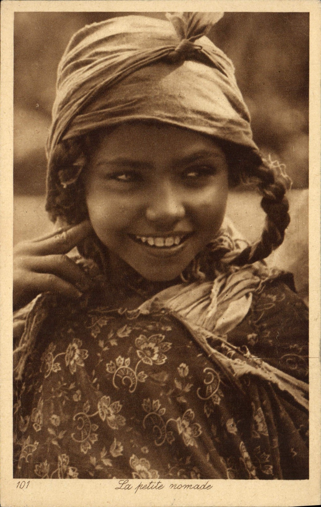VINTAGE POSTCARD the small nomad Tunisia Child