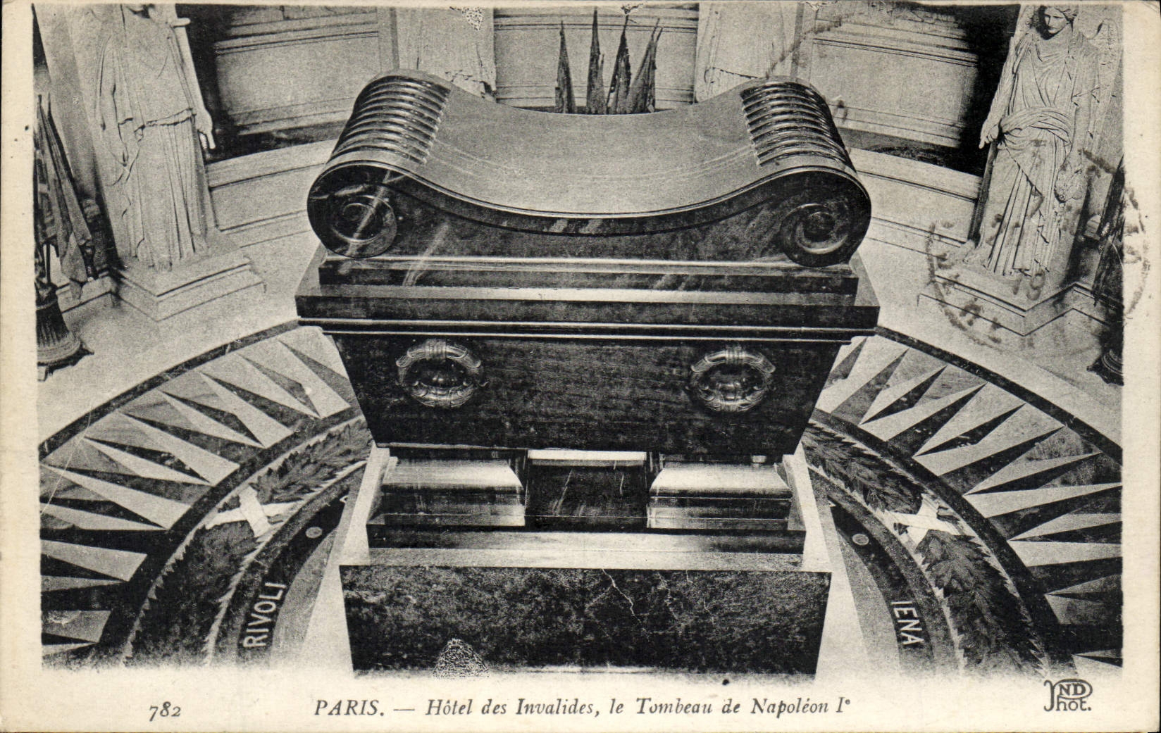 CPA Paris Hotel des Invalides le Tombeau de Napoleon 1er