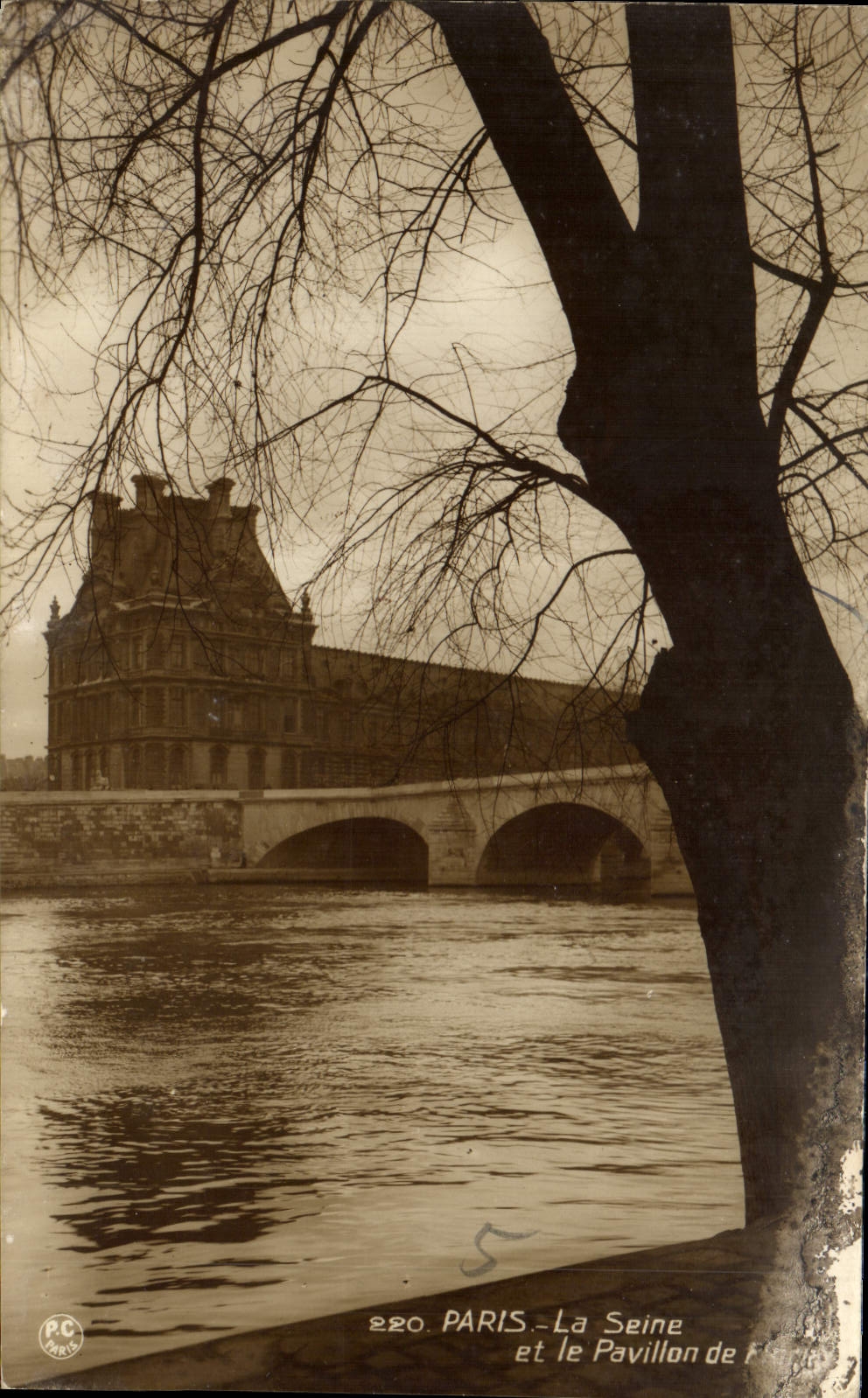 CPA Paris La Seine et le Pavillon de Flore