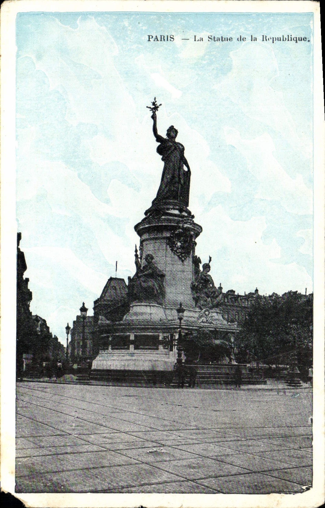 CPA Paris La Statue de la Republique