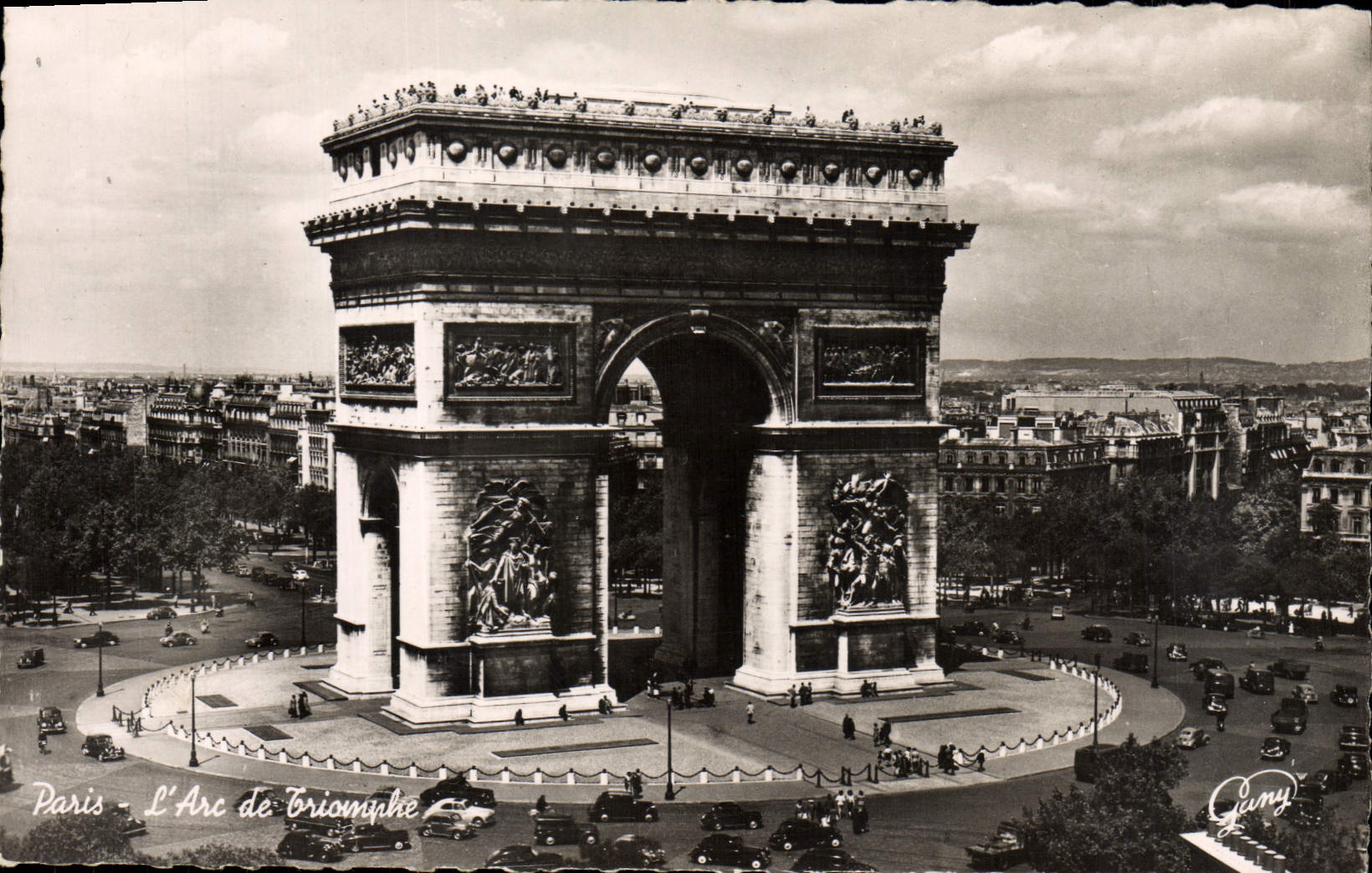 CPM Paris L'Arc de Triomphe