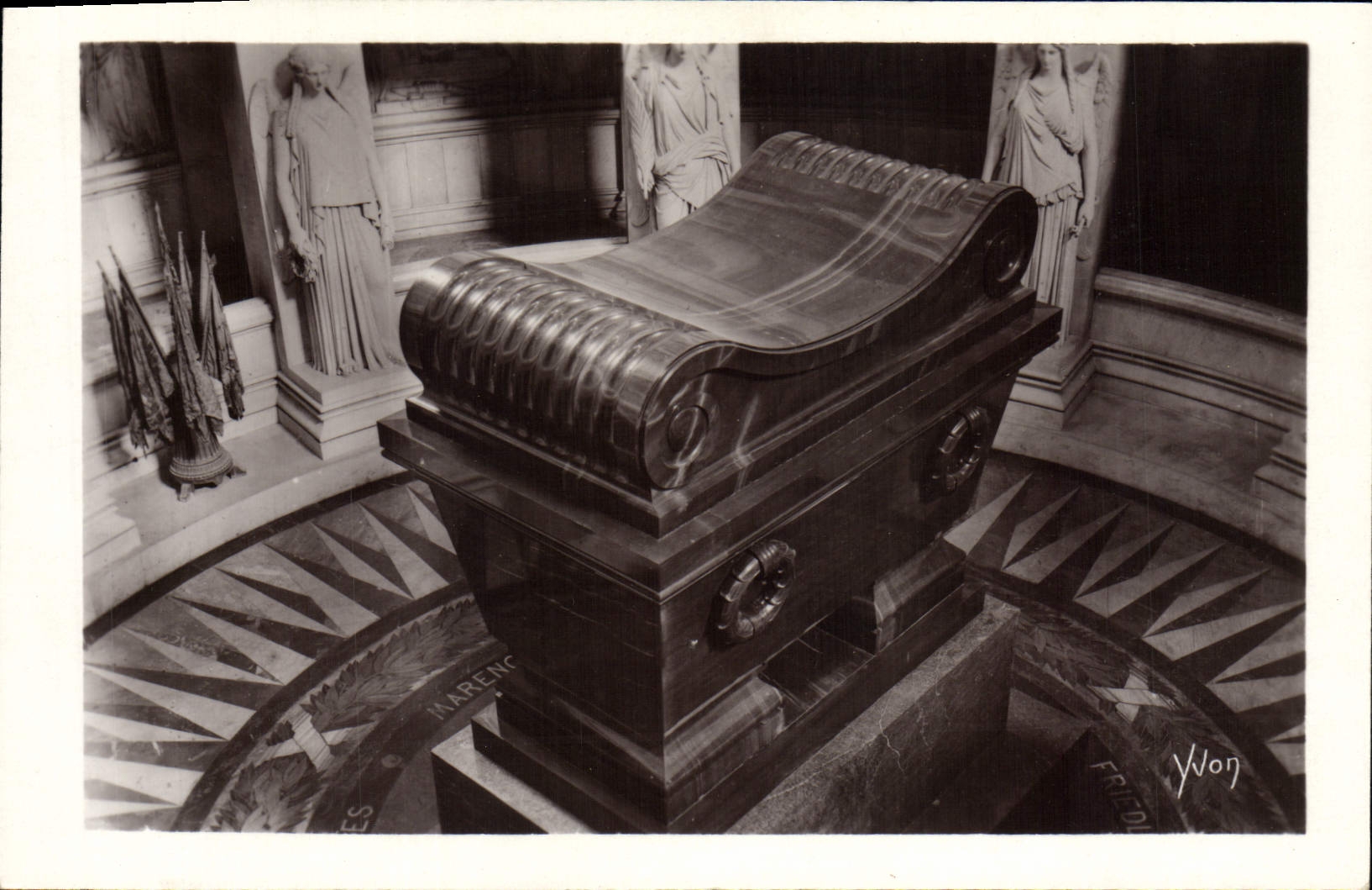 CPA Paris Sarcophage de l'Empereur Napoleon 1er aux Invalides