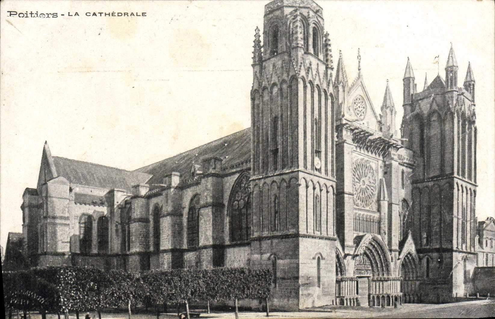 CPA Poitiers La Cathedrale