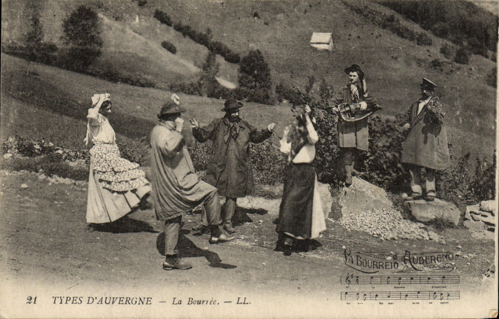 CPA Types d'Auvergne La Bourree Folklore 