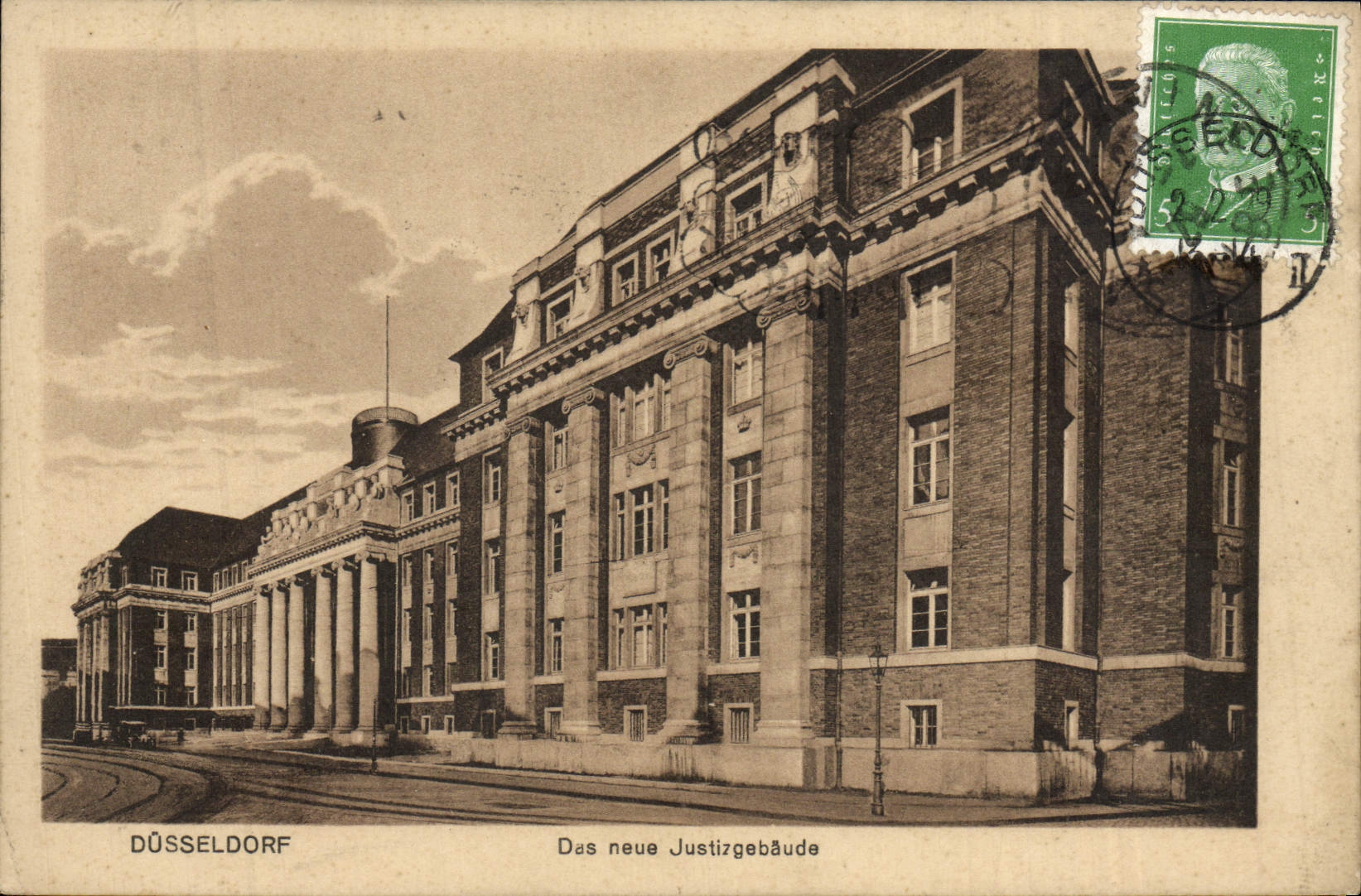 VINTAGE POSTCARD Dusseldorf Das Neue Justizgebaude