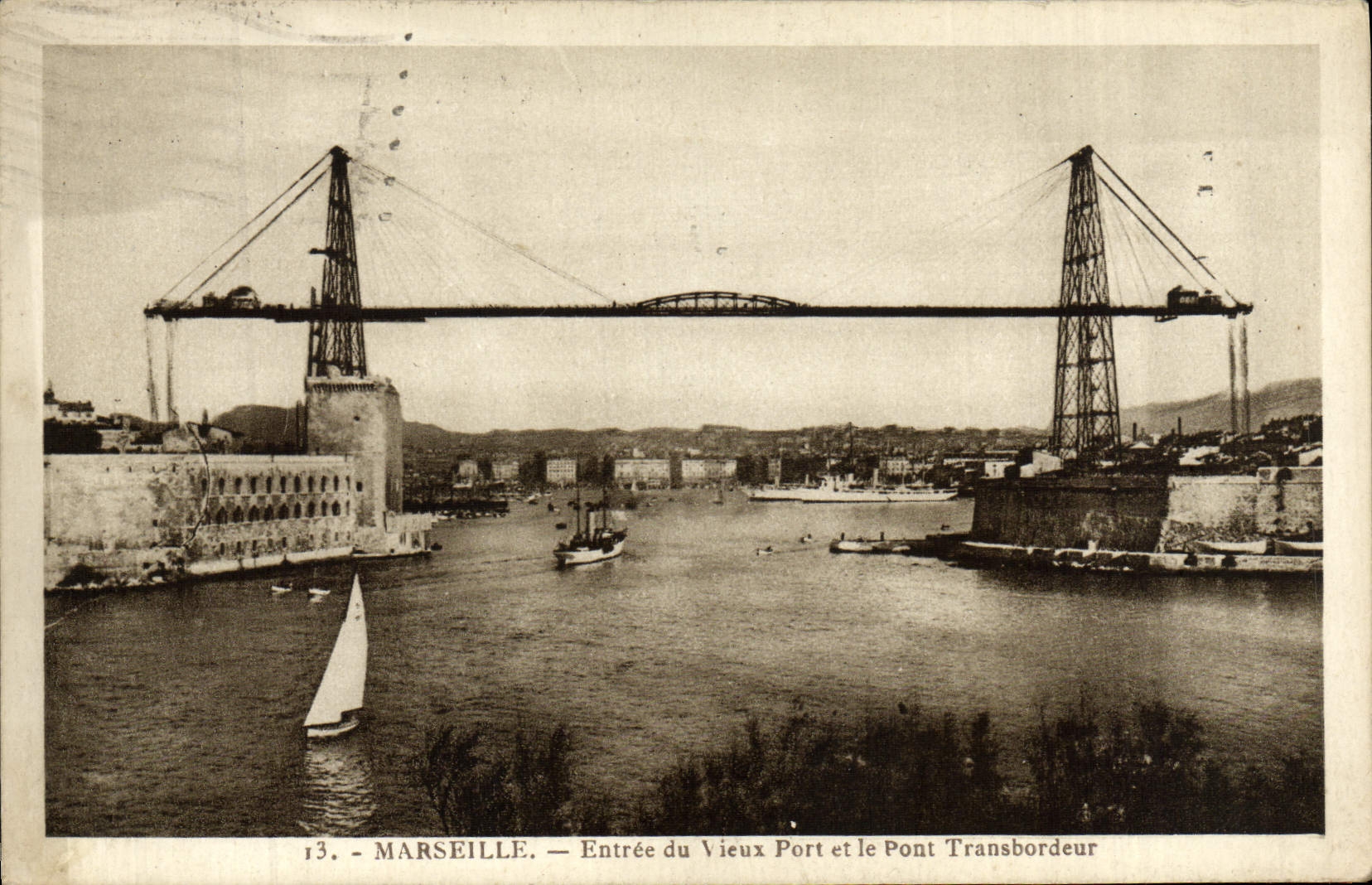 CPA Marseille Entree Du Vieux Port Et Le Pont Transbordeur