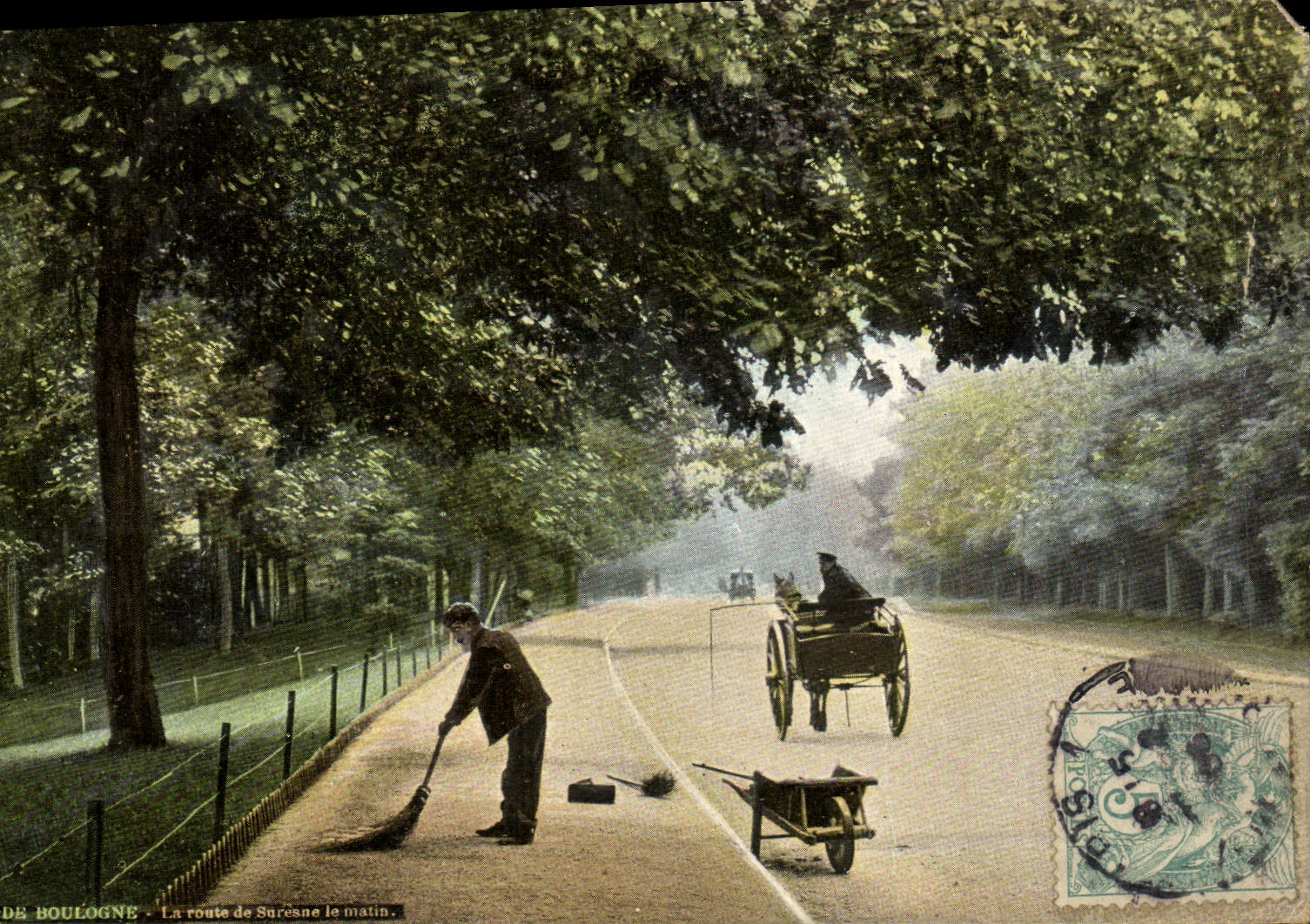 CPA Boulogne La Route De Suresne le matin 