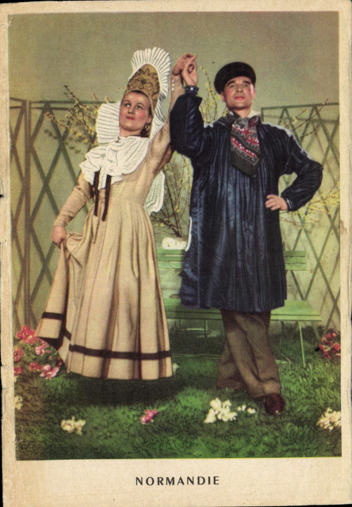 CPA Normandie Costumes de St Valery en Caux Folklore 