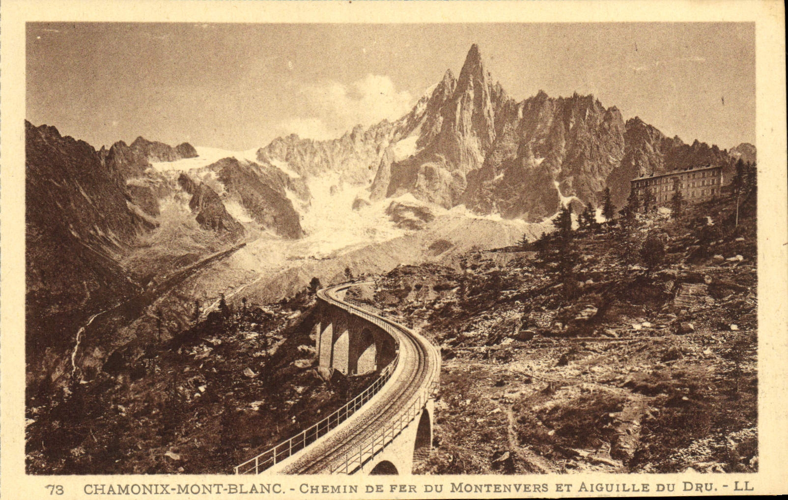 CPA Chamonix Mont Blanc La Chaine De Fer Montenvers Et Aiguille Du Dru