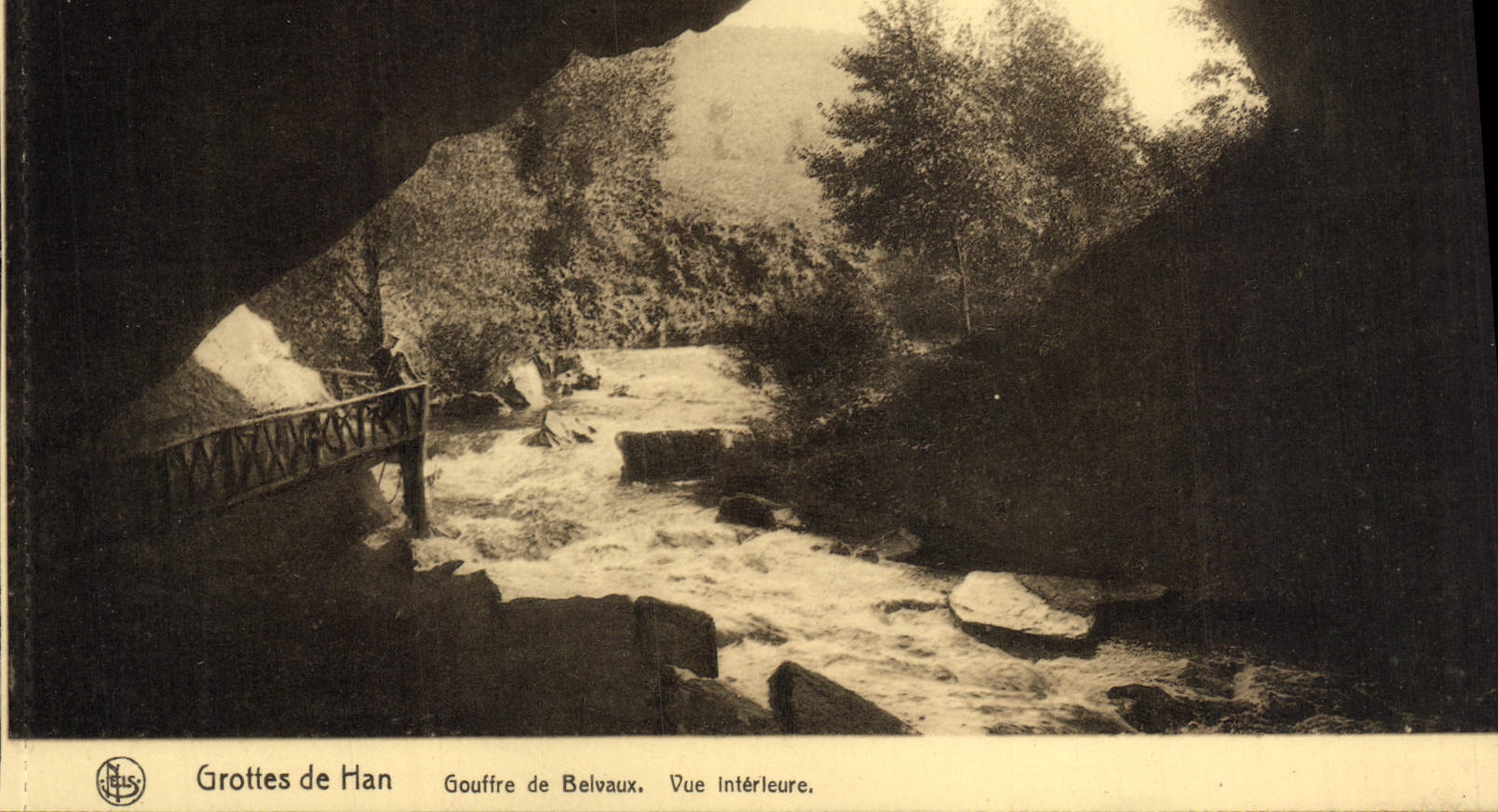 VINTAGE POSTCARD Caves of Han Pit of Belvaux Seen Interior