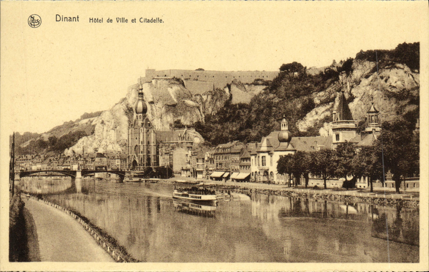 VINTAGE POSTCARD Dining Town hall And Citadel