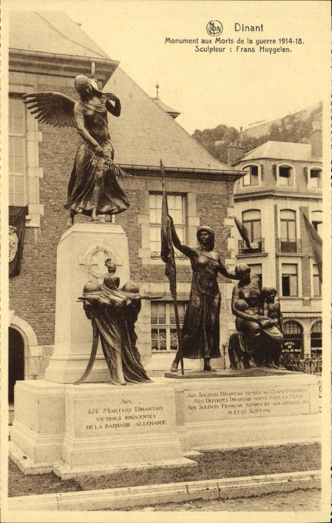 CPA Dinant Monument Aux Morts De La Guerre 1914 1918 Militaria