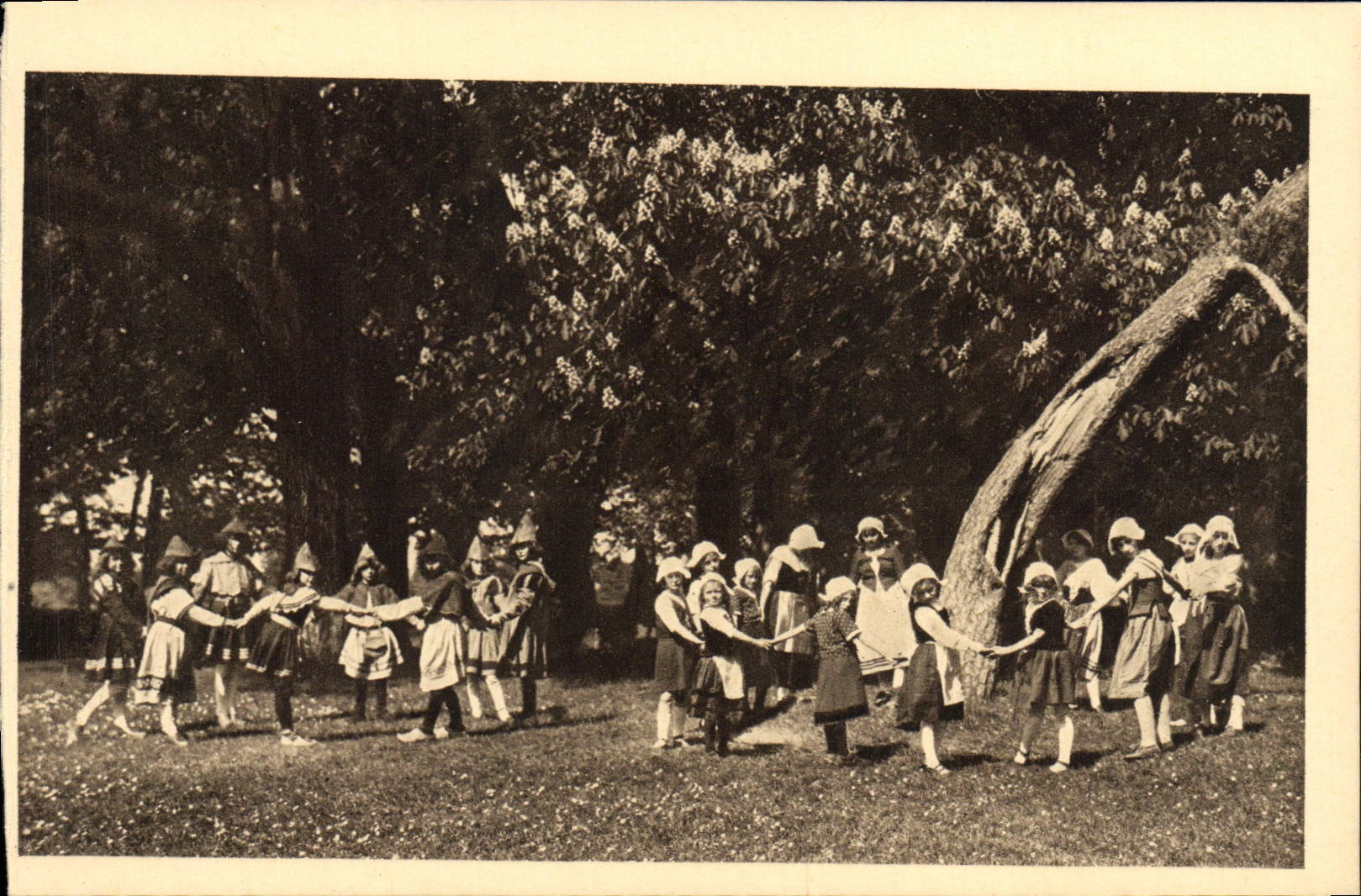 VINTAGE POSTCARD Jeanne of arc Children's dances Around the May Beautiful