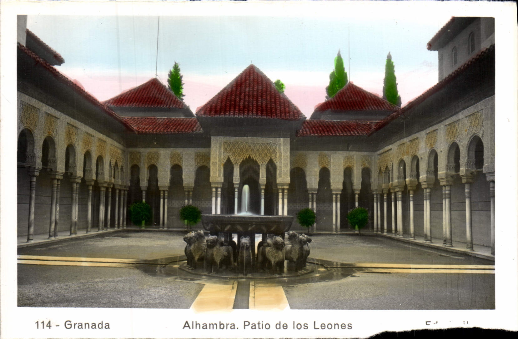 VINTAGE POSTCARD Granada Algambra Patio De Los Leones Lions Lion