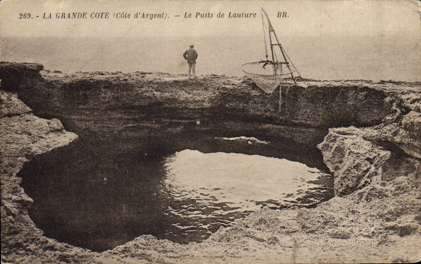 VINTAGE POSTCARD the Great Dimension the Well De Lauture