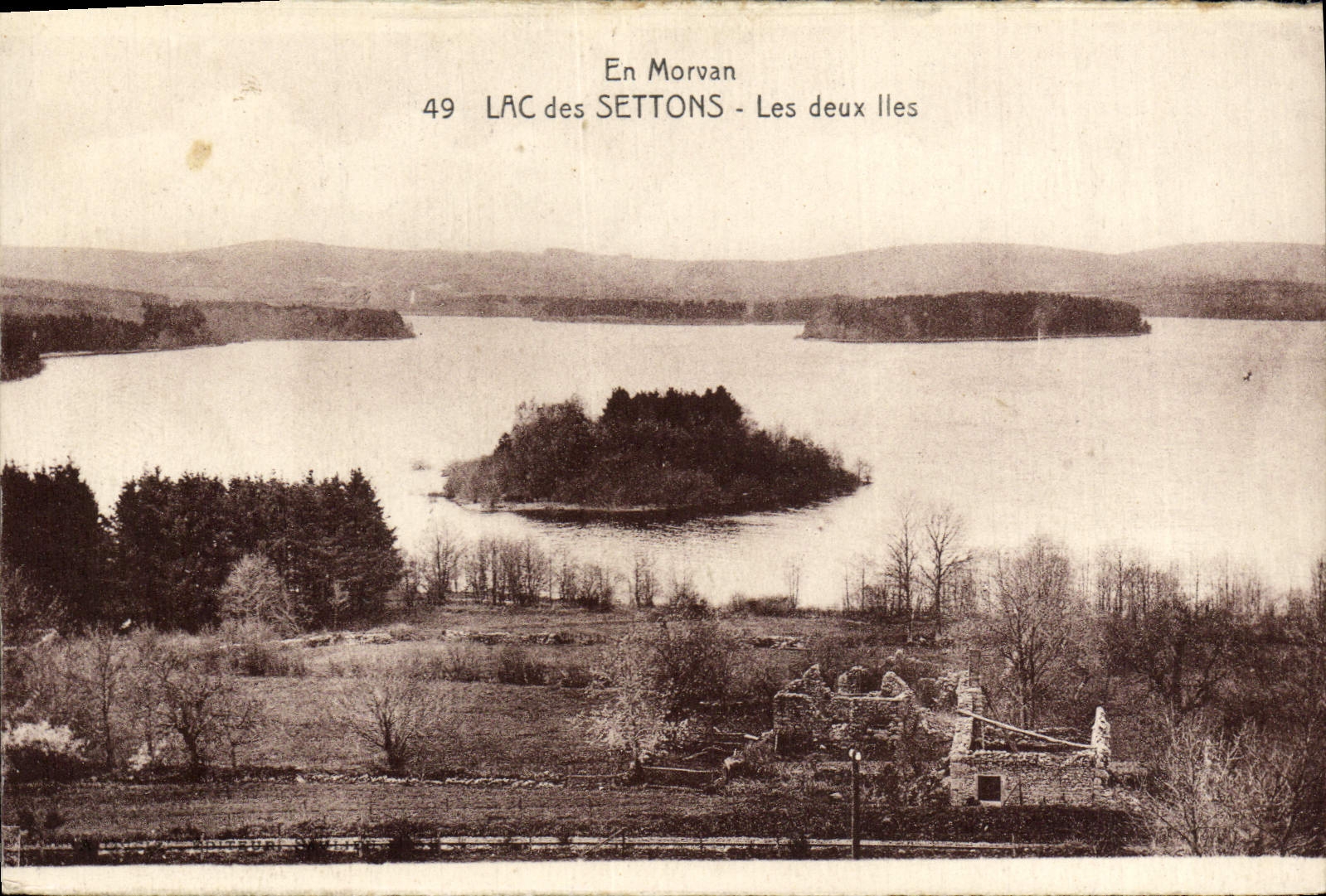 VINTAGE POSTCARD In Morvan Lake Of Settons Two Islands