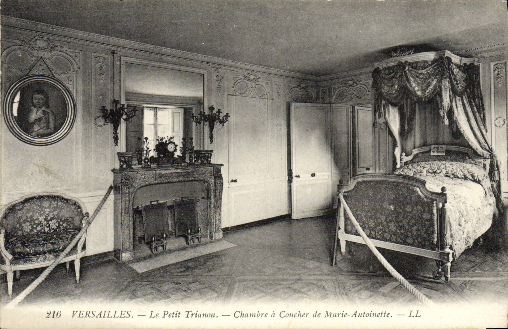 CPA Versailles Le Petit Trianon Chambre A Coucher De Marie Antoinette