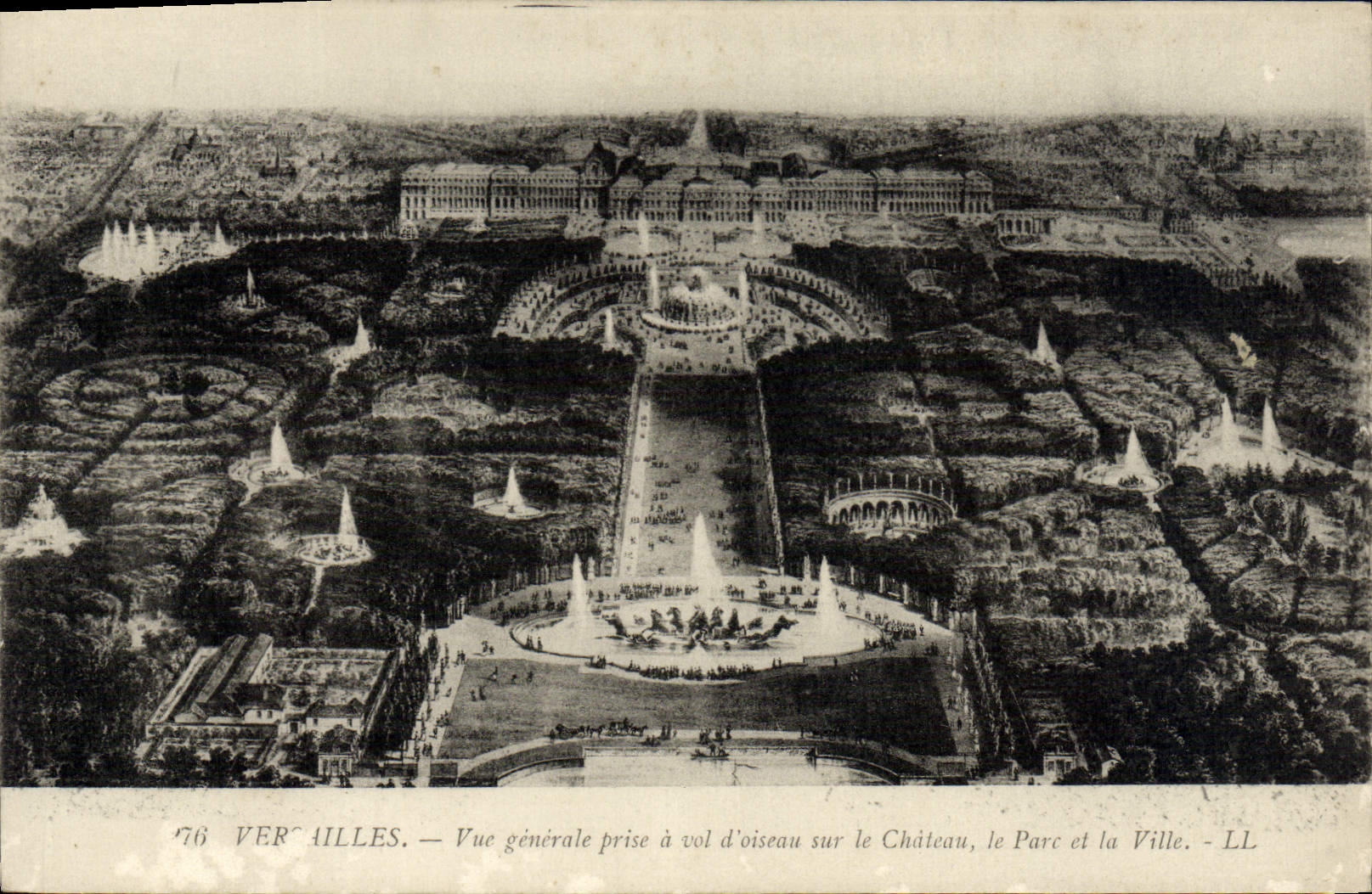 CPA Versailles Vue Generale Prise A Vol d'oiseau Sur Le Chateau Le Parc Et La Ville