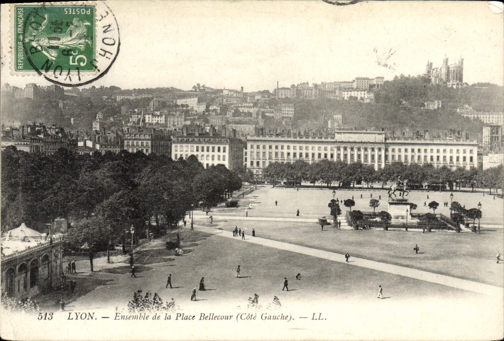 CPA Lyon Ensemble De La Place Bellecour Cote gauche