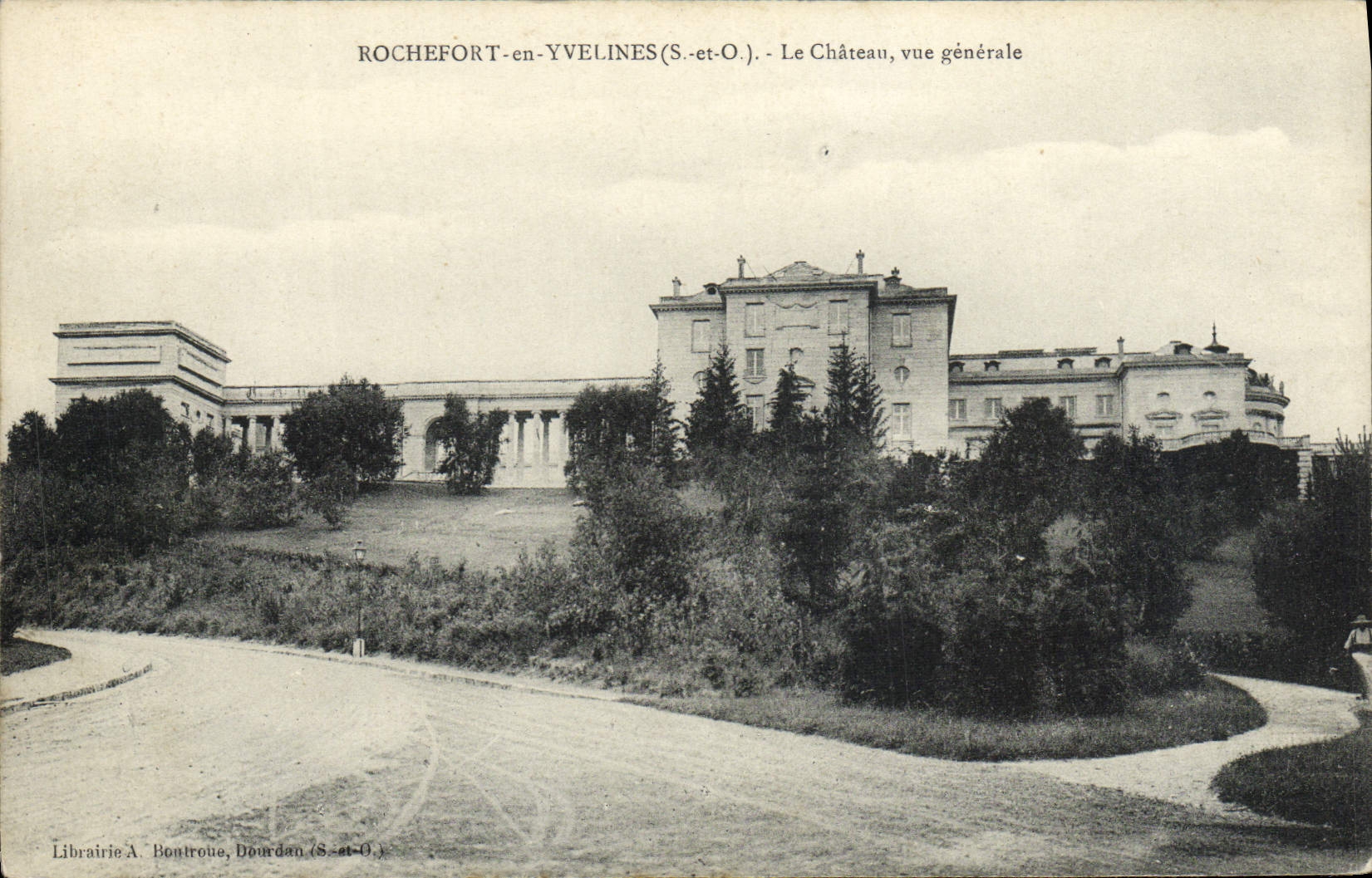 VINTAGE POSTCARD Rochefort In Yvelines the Castle View