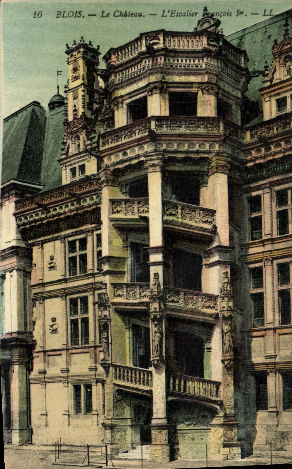 CPA Blois Le Chateau L'Escalier Francois 1er