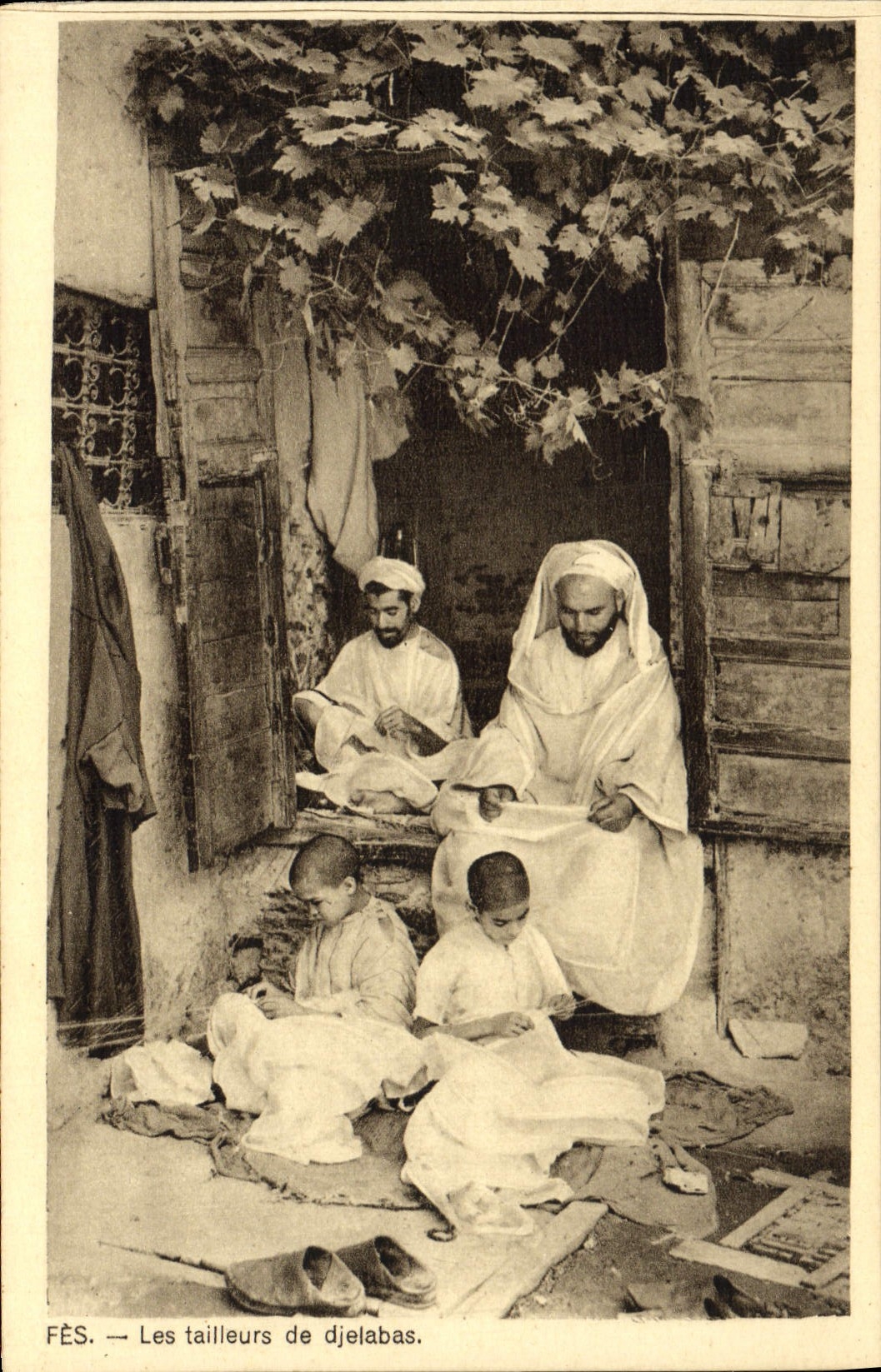 POSTAL Fes de la VENDIMIA los sastres De Djelabas