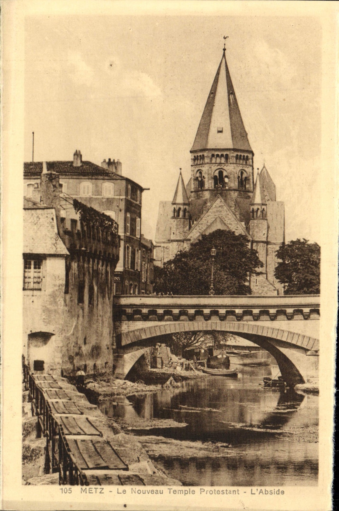 CPA Metz Le Nouveau Temple Protestant L'Abside