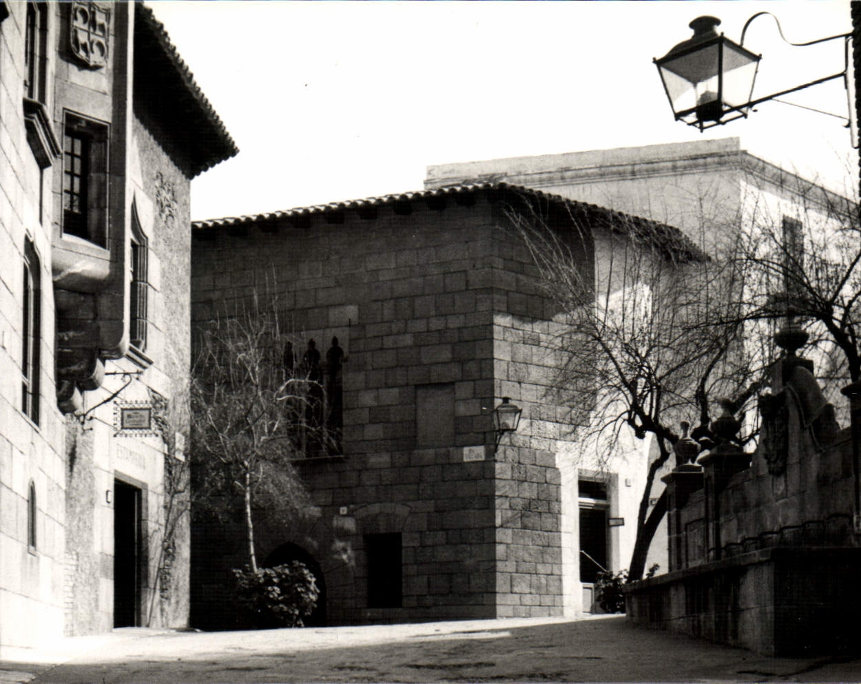 VINTAGE POSTCARD Barcelona Pueblo Espanol Plaza Aragenesa