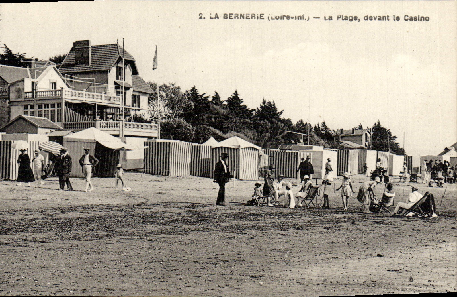 VINTAGE POSTCARD Bernerie the Beach In front of the Casino