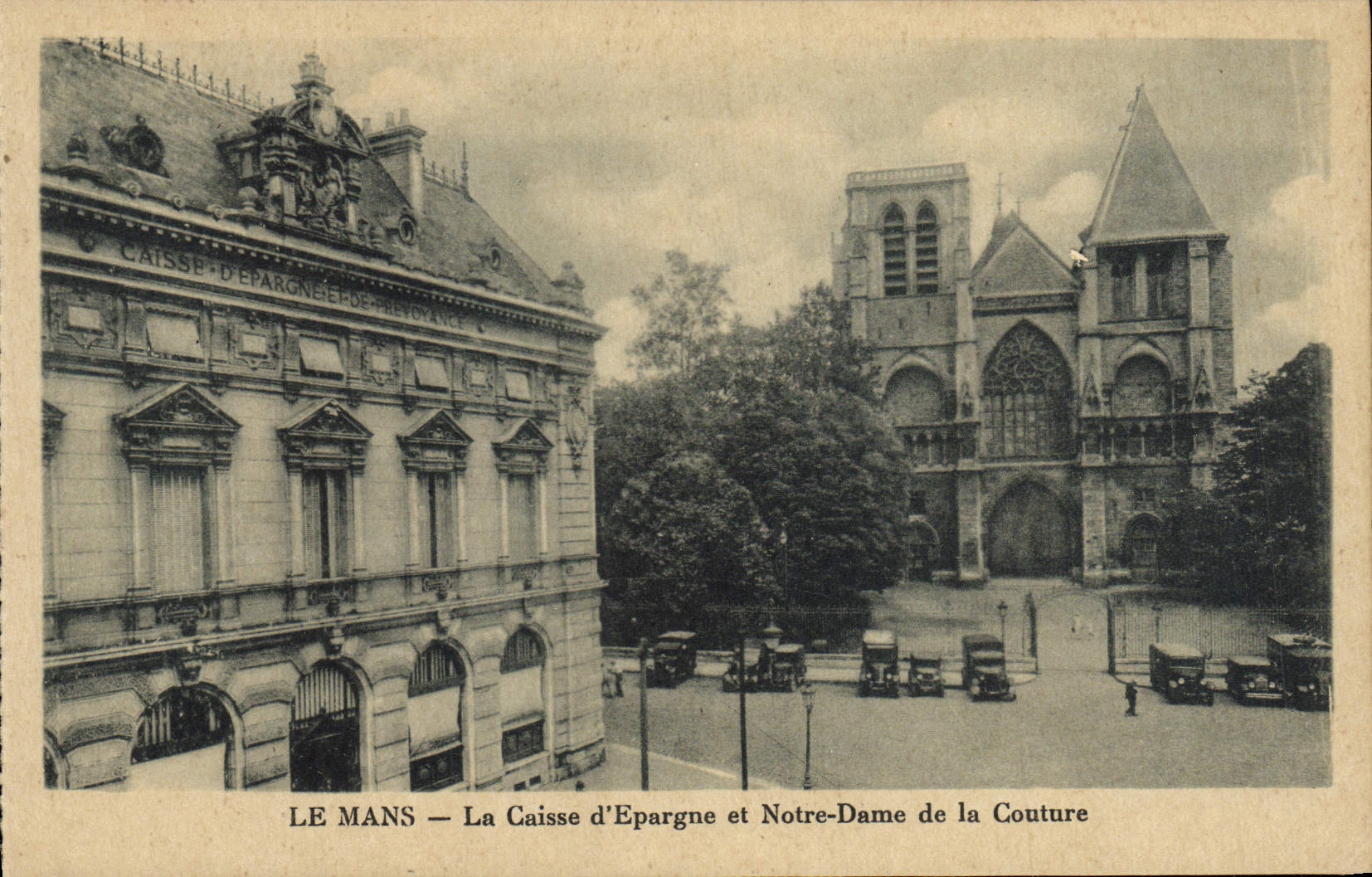 CPA Le Mans La Caisse d'Epargne Et Notre Dame De La Couture