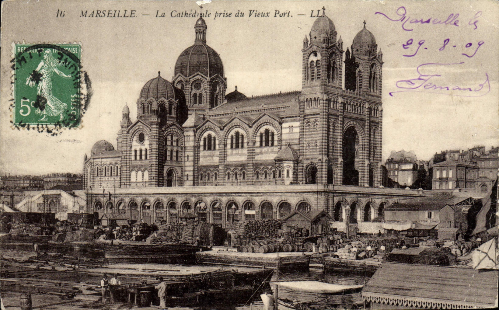 CPA Marseille La Cathedrale Prise du Vieux port