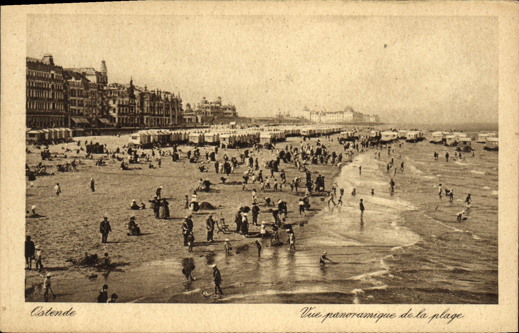 CPA Ostende Vue panoramique de la plage