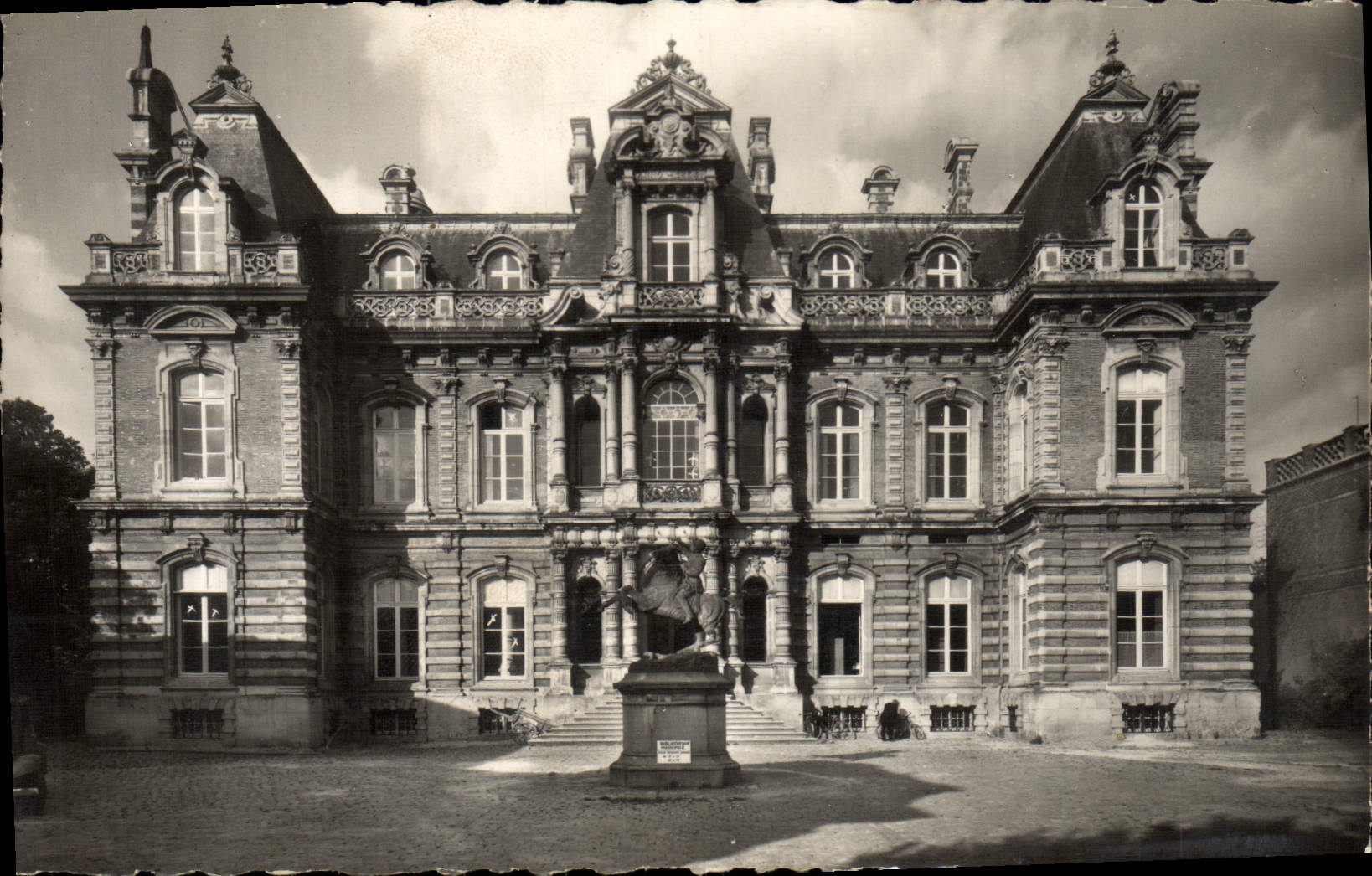 CPM Epernay Chateau Perier Bibliotheque municipale