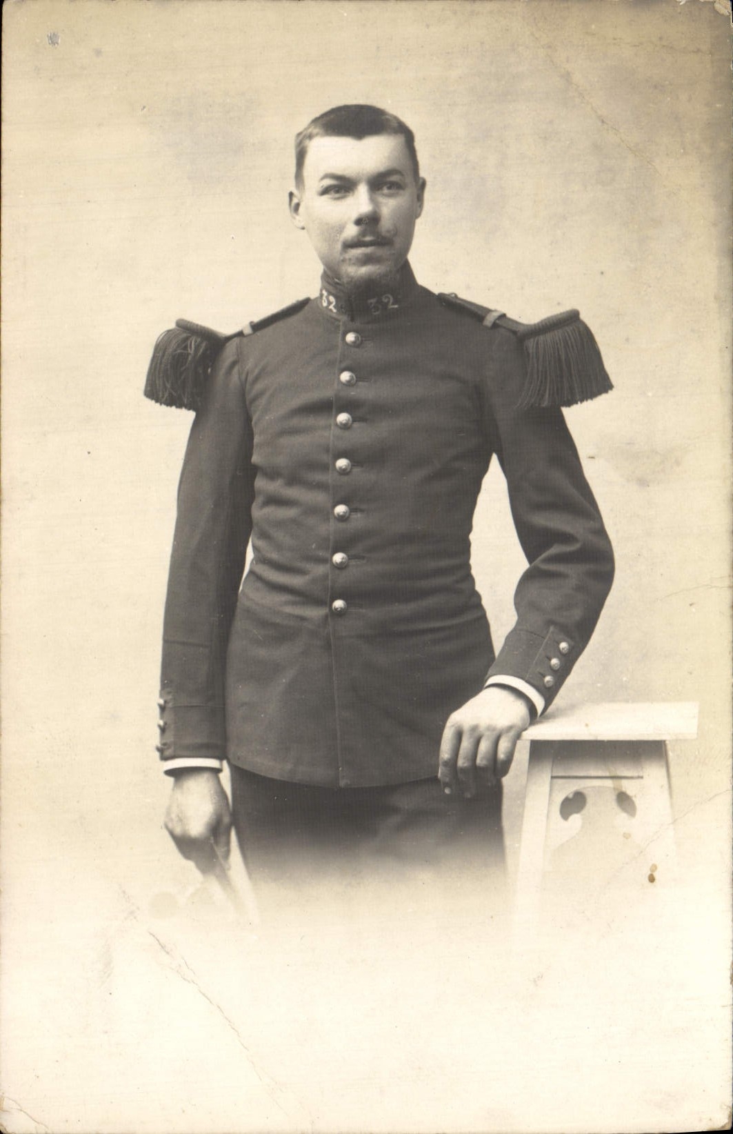 CARTE PHOTO Soldat Miltiaria (n°32 sur le col)