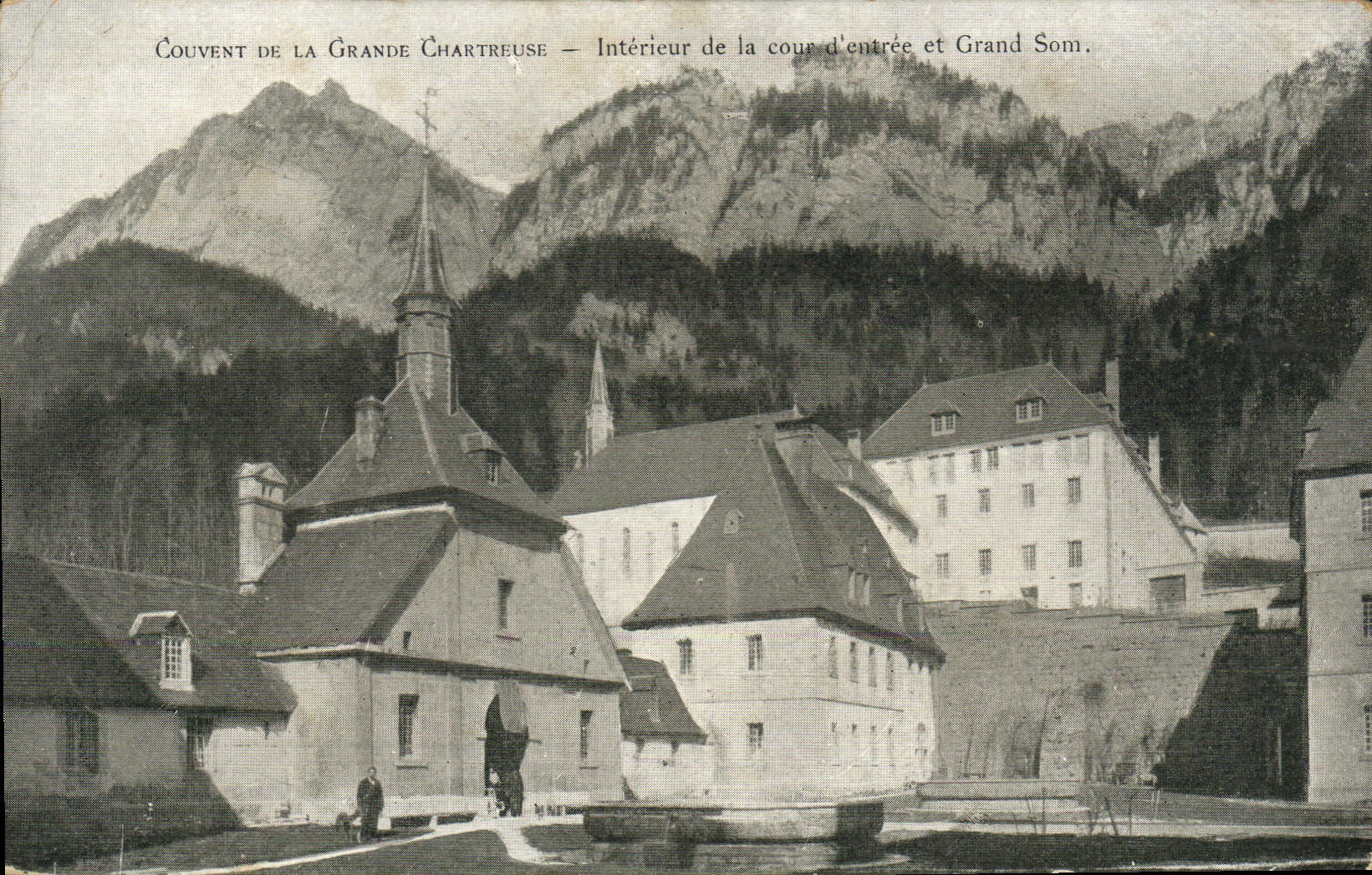 Interior chartreuse de Hrande de la POSTAL de la VENDIMIA de la corte de la entrada y del som grande