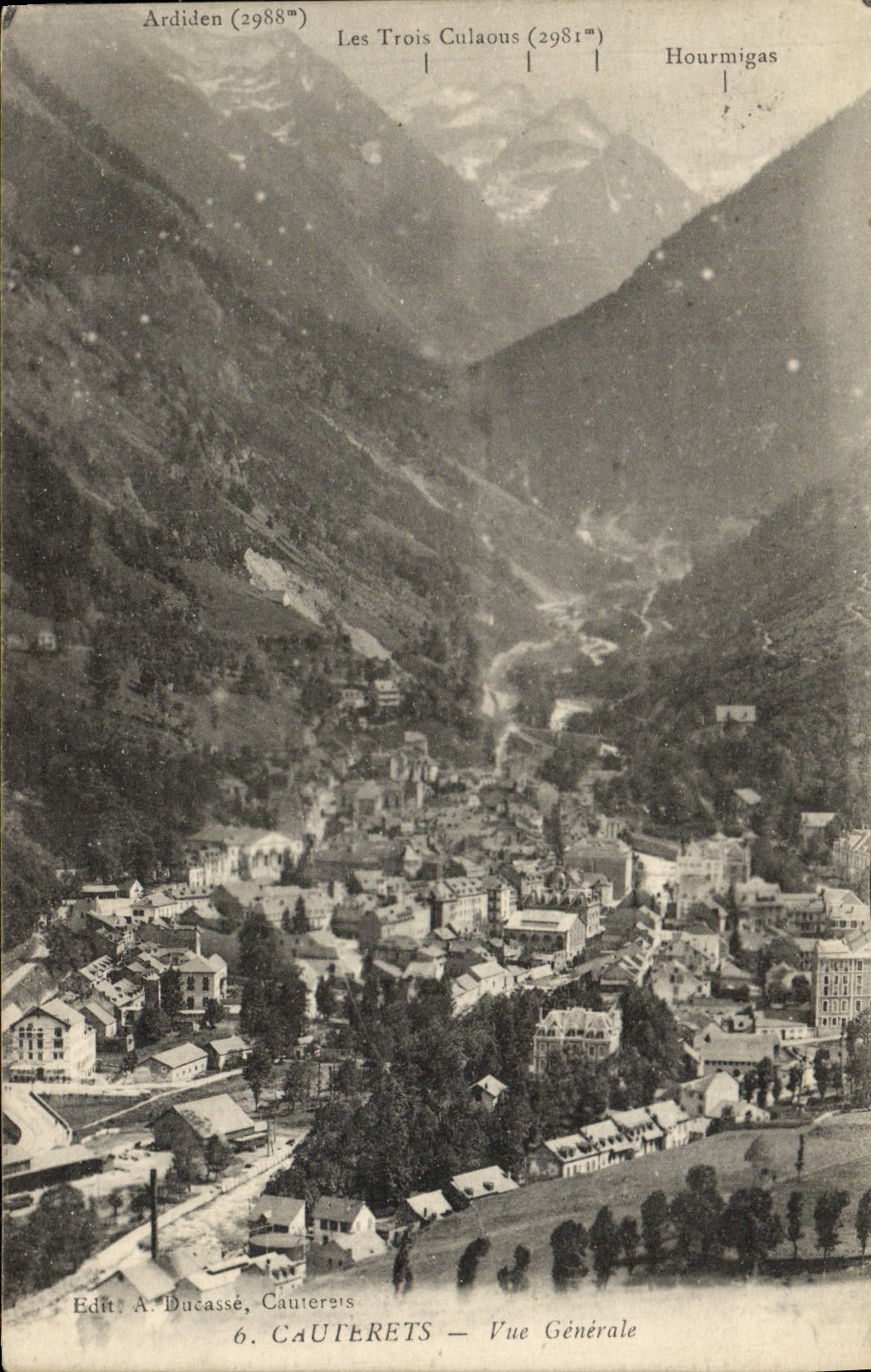 CPA Cauterets Vue generale