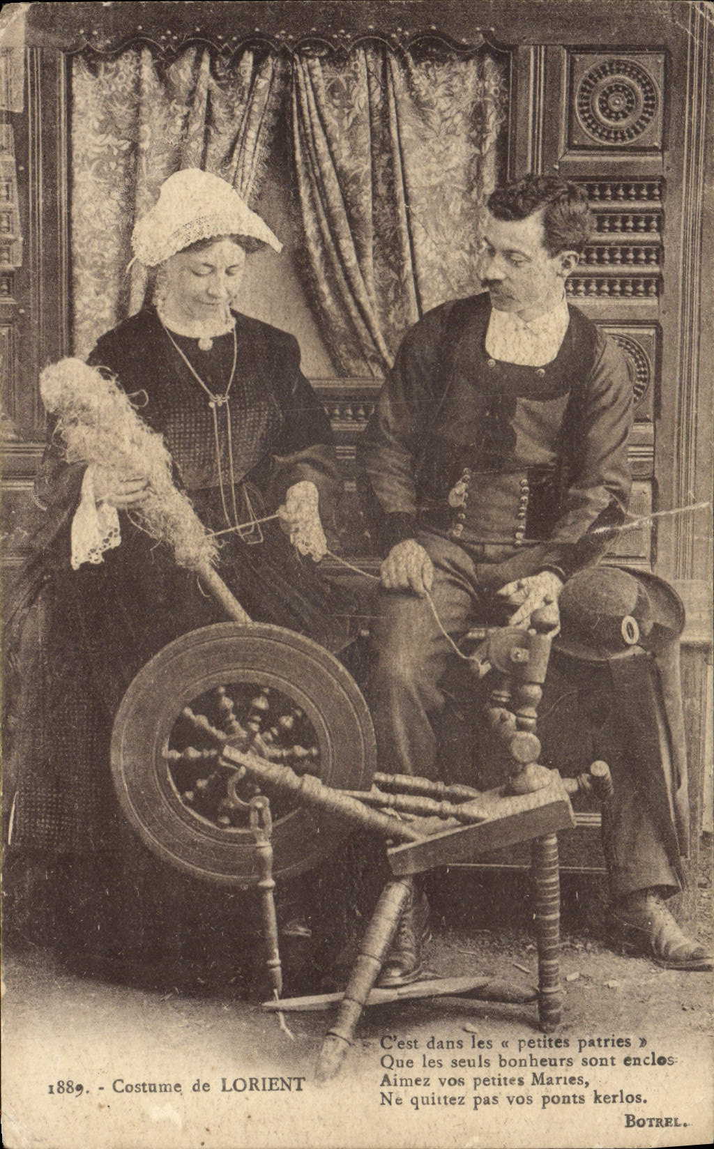 CPA Costume de Lorient Folklore 