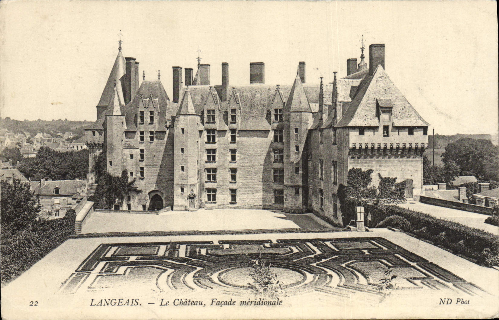 VINTAGE POSTCARD Langeais the Castle southernmost Frontage