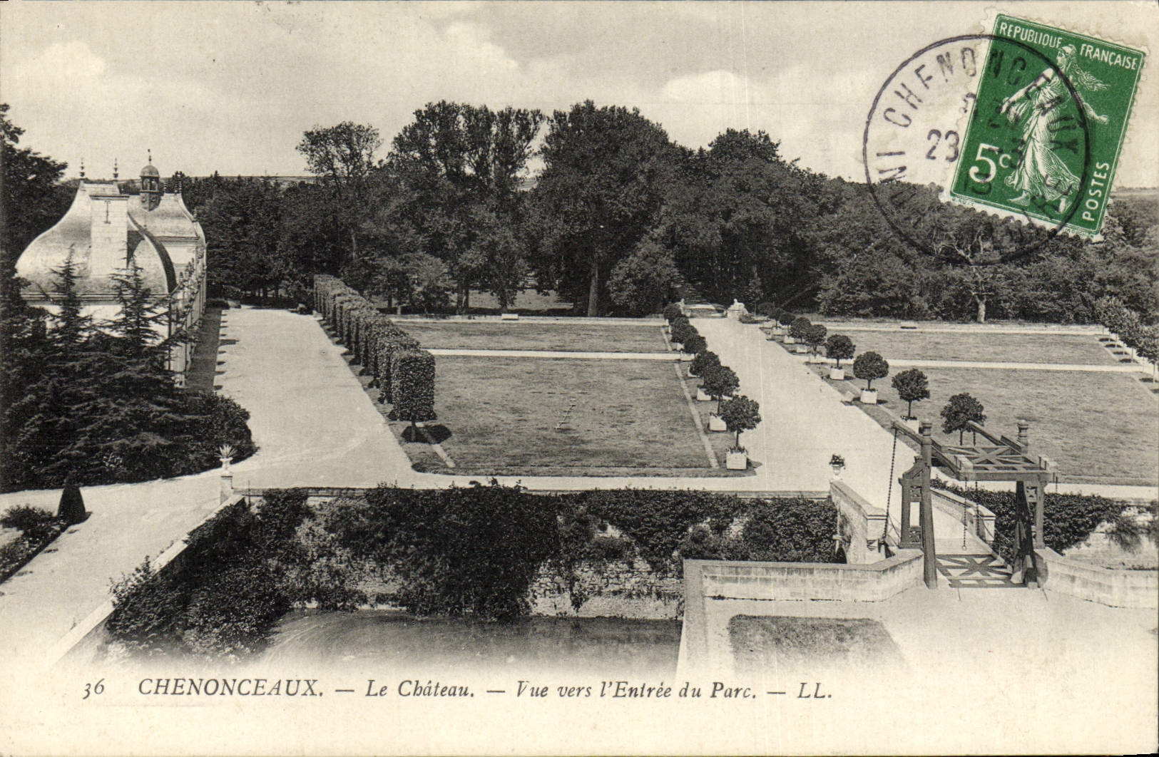 POSTAL Chenonceaux de la VENDIMIA el castillo visto hacia la entrada del parque