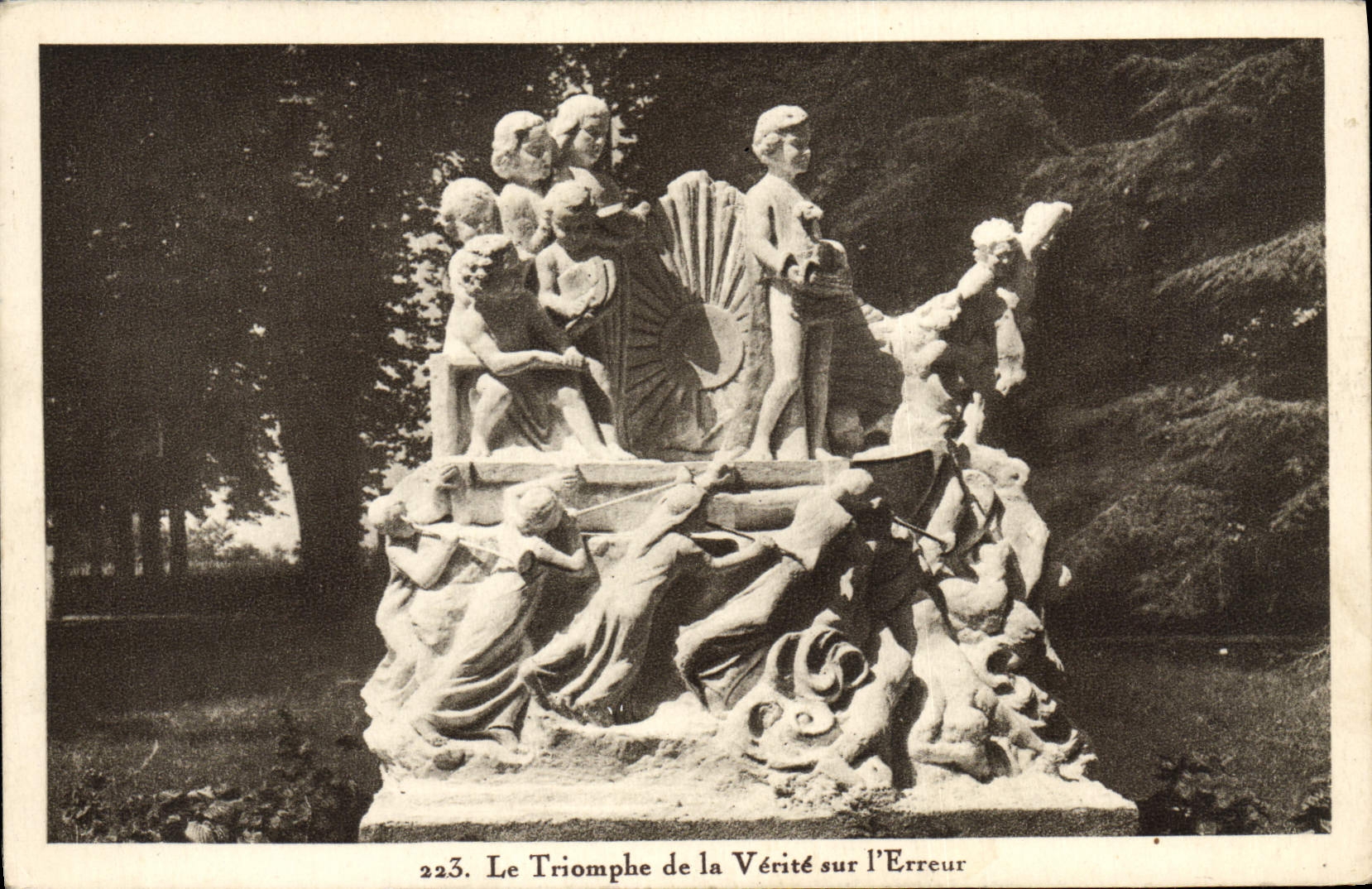 VINTAGE POSTCARD Triumph of the Truth on the Error
