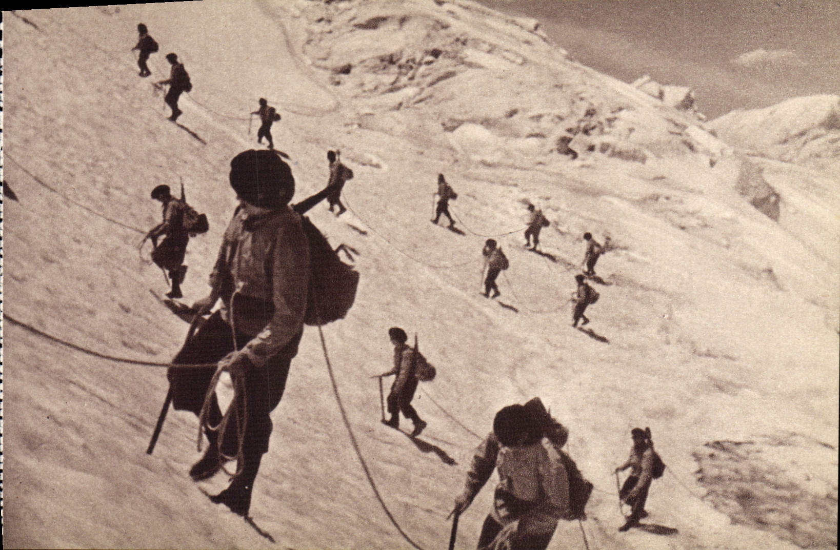 CPA Manoeuvres en haute montagne Militaria chasseurs salpins