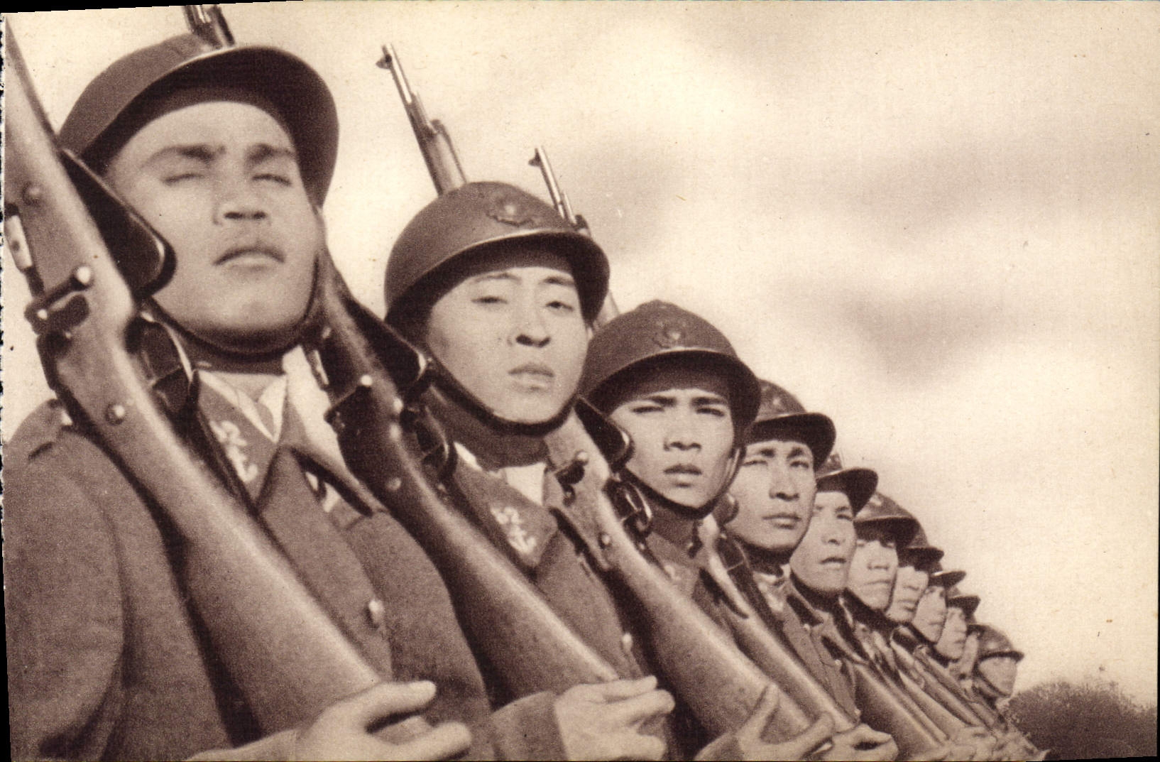 CPA Troupes Coloniales Tirailleurs indo Chinois Militaria