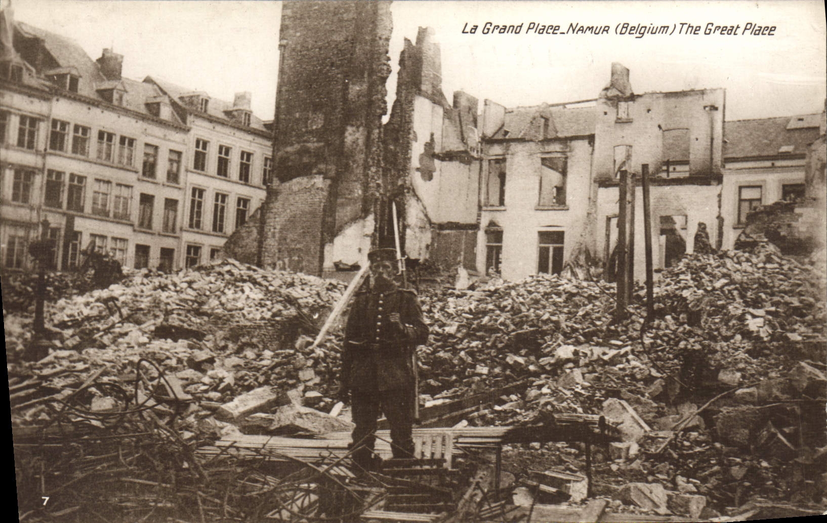 VINTAGE POSTCARD the Large one Places Namur Militaria