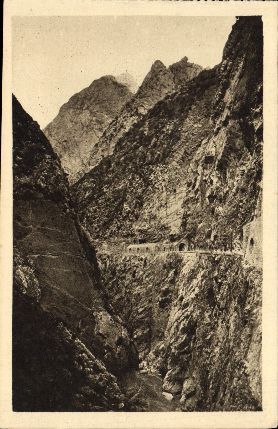 Catarata de la POSTAL de la VENDIMIA de la catarata del EL Akra de Chabet del puente del diablo