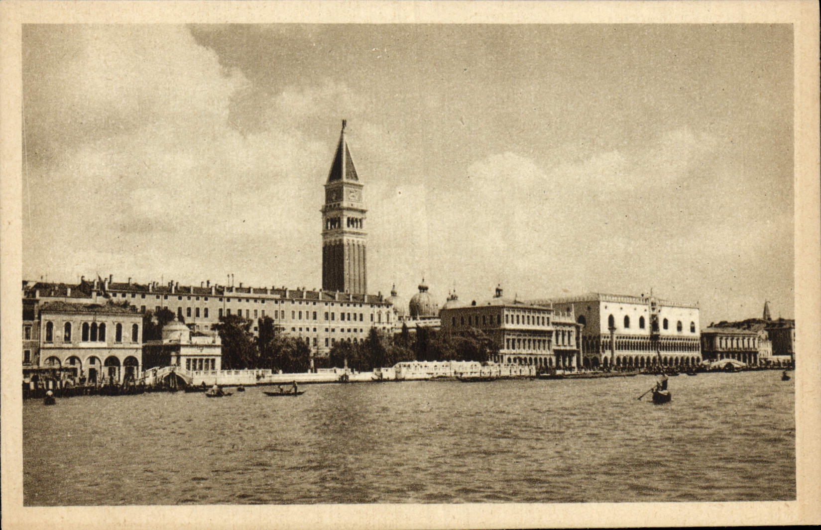 VINTAGE POSTCARD Venezia S Marco Dal Pond