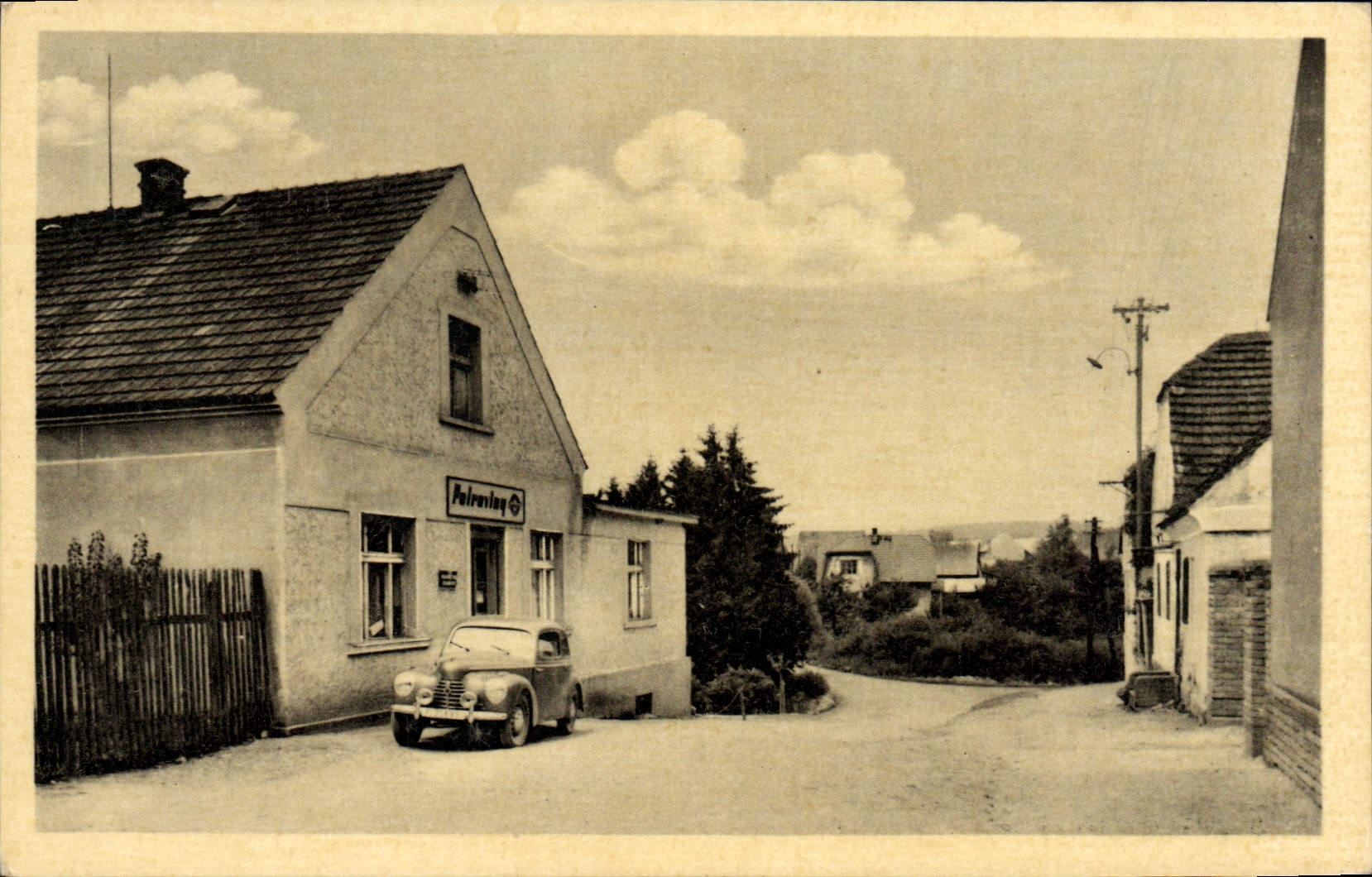 Automóvil de Novy Dum U Krivoklatu de la POSTAL de la VENDIMIA