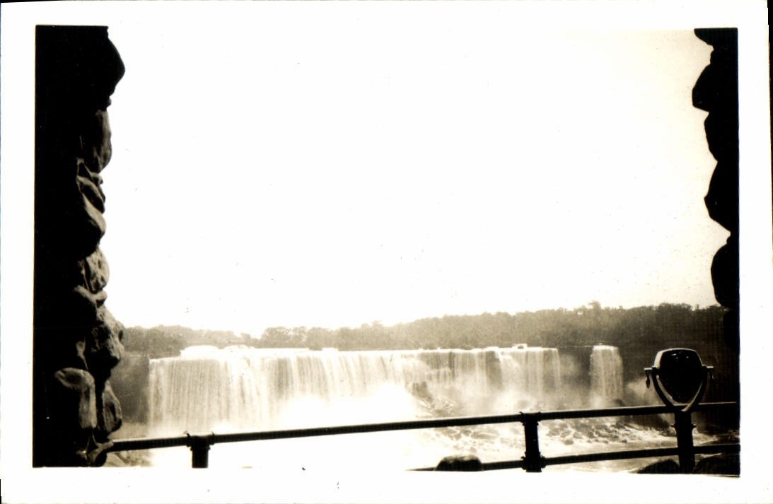 Small photograph Falls of the Niagara 1934
