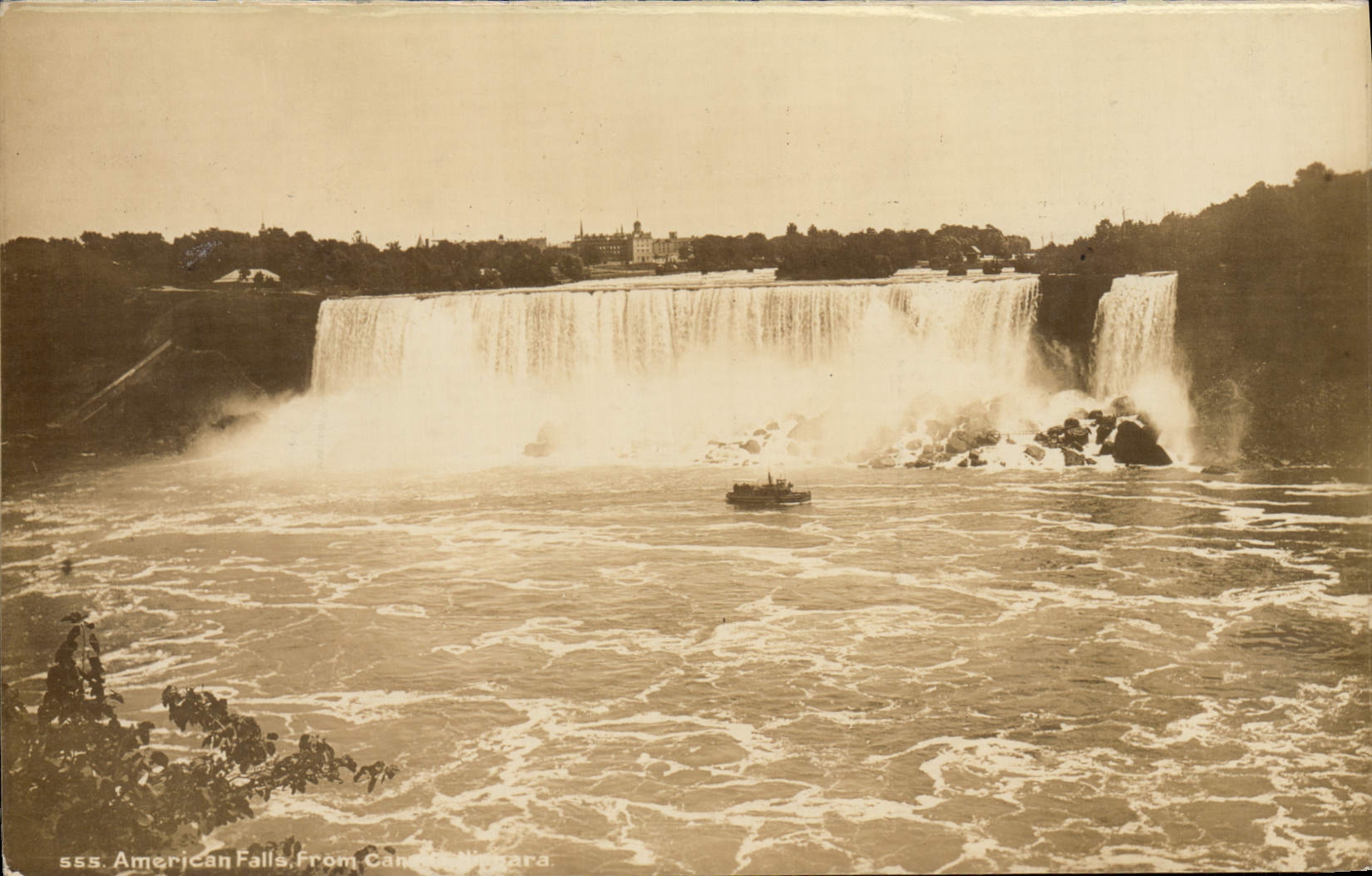 Catarata del americano de la POSTAL de la VENDIMIA el Niagara