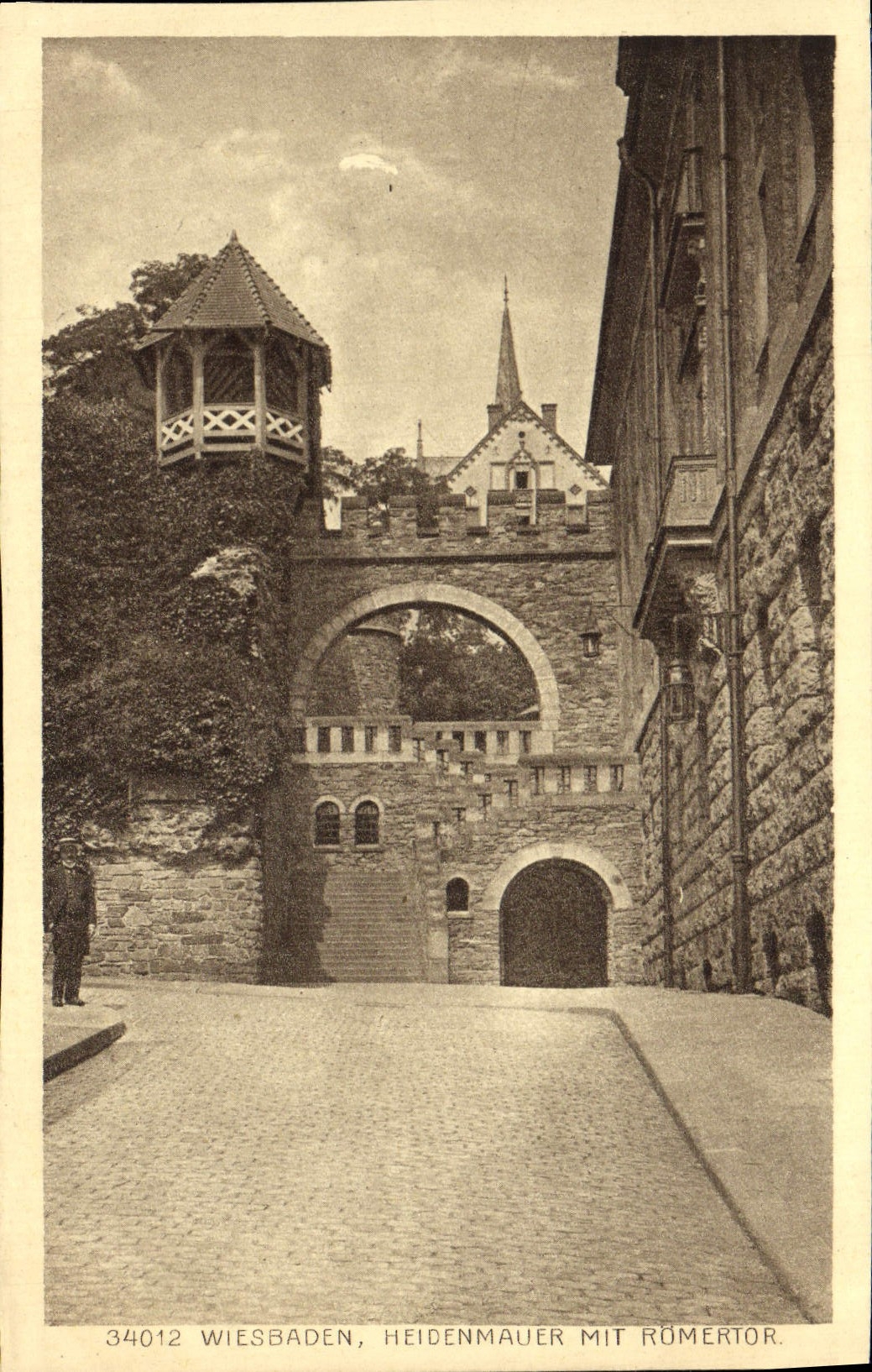 CPA Wiesbaden Heidenmaure Mit Rumertor