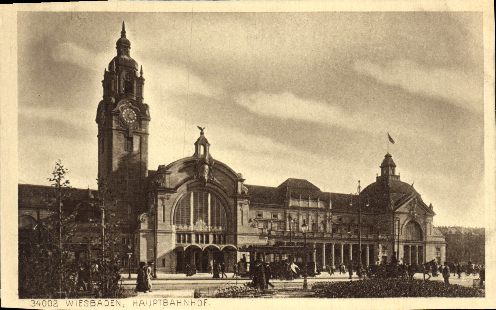 VINTAGE POSTCARD Wiesbaden Hauptbahnhof
